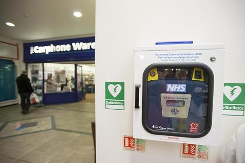 虹桥火车站和上海火车站今天起将首批设置15台AED-虹桥商务区写字楼网